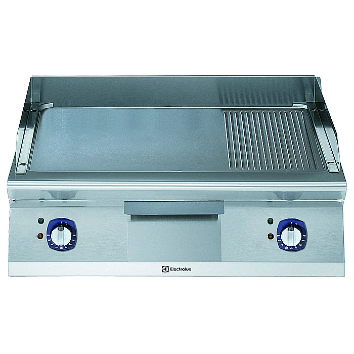 Gamma cottura modulare<br>Fry top elettrico con piastra 2/3 liscia e 1/3 rigata e inclinata, in acciaio al cromo spazzolato