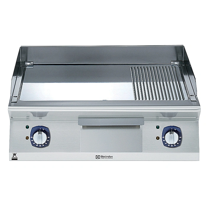 Gamma cottura modulare<br>Fry top elettrico con piastra 2/3 liscia e 1/3 rigata e inclinata, in acciaio al cromo lucidato
