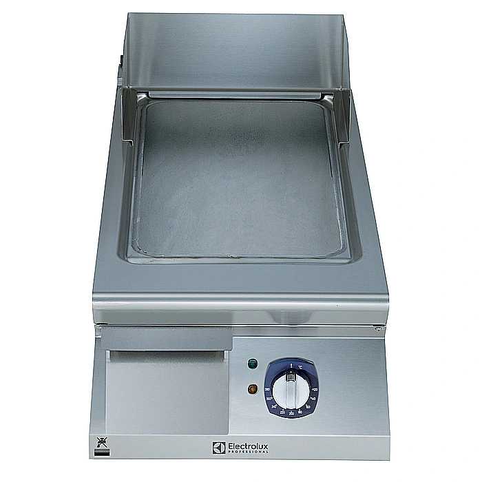 Gamma cottura modulare<br>Fry top elettrico con piastra liscia e orizzontale, in acciaio al cromo spazzolato, 1/2 modulo