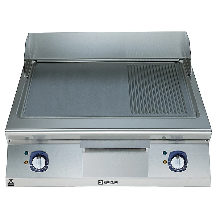 Gamma cottura modulare<br>Fry top elettrico con piastra 2/3 liscia e 1/3 rigata e inclinata, in acciaio al cromo spazzolato