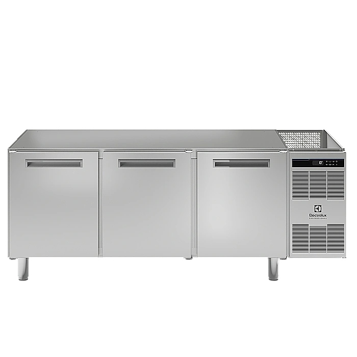 Linea pasticceria, pizzeria, panificazione<br>Tavolo refrigerato, per teglie 400x600 mm, 3 porte, -2+7°C, AISI 304 , senza top (Gas refrigerante R290)