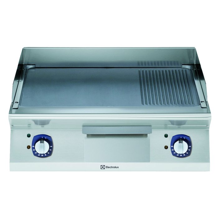 Gamma cottura modulareFry top elettrico con piastra 2/3 liscia e 1/3 rigata e inclinata, in acciaio al cromo lucidato