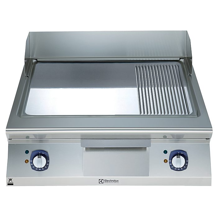 Gamma cottura modulareFry top elettrico con piastra 2/3 liscia e 1/3 rigata e inclinata, in acciaio al cromo lucidato